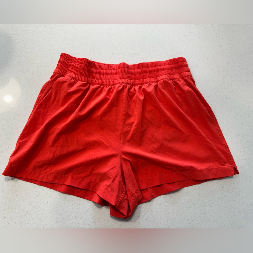 Athleta High Rise Weekender Run Short
Lined short with pockets
Size M
Worn Once